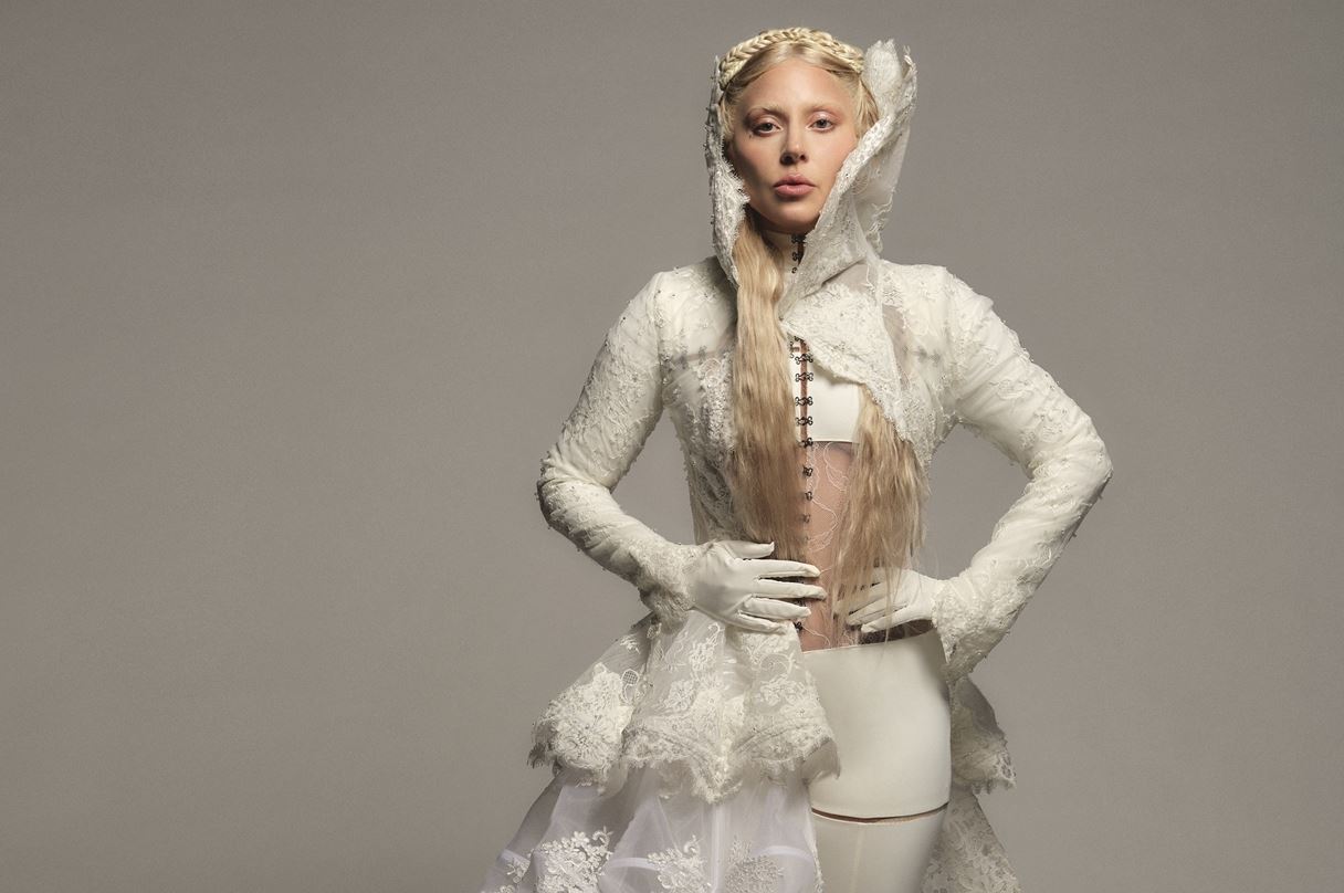 Η Lady Gaga μας λέει όλα όσα θέλουμε να ξέρουμε για το 'Abracadabra' μετά την εντυπωσιακή αποκάλυψη στα Grammys