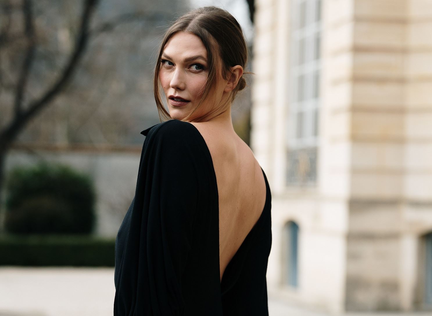 Το άρωμα που αποτυπώνει το βάθος και τις αντιθέσεις της σπάνιας λευκής βιολέτας