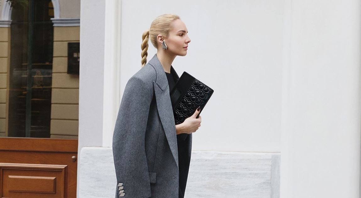 Η Αθήνα μέσα σε μια τσάντα: Η Marina Raphael παρουσιάζει τη THE DOLLI Bag