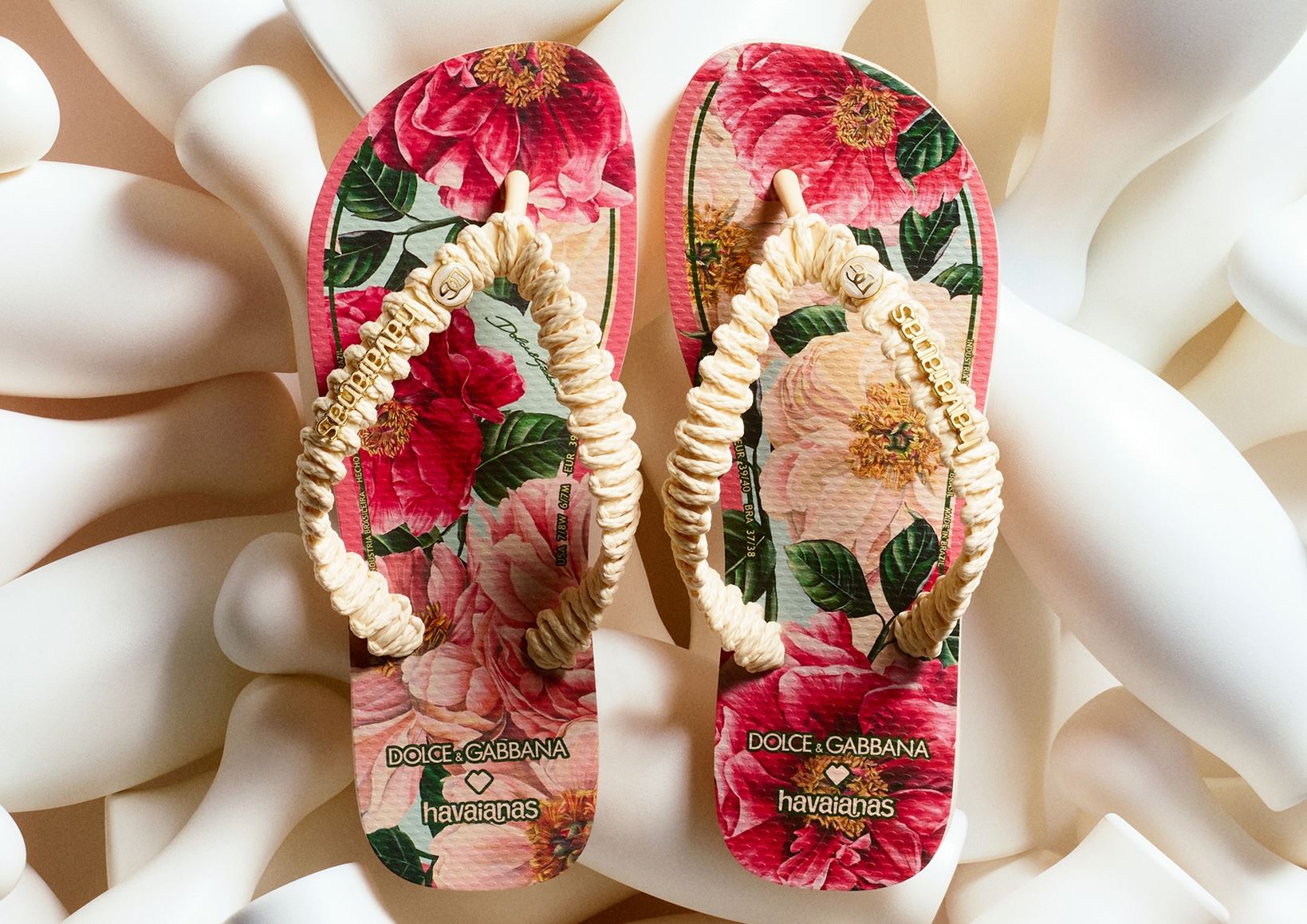Η havaianas και η Dolce&Gabbana παρουσίασαν το δεύτερο drop της επιτυχημένης συνεργασίας τους