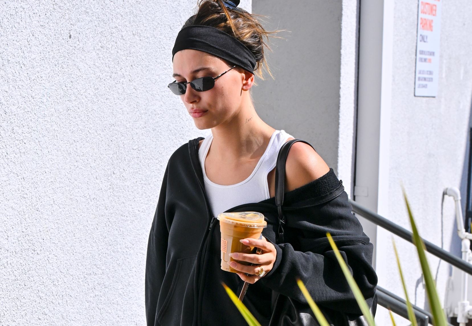 Iced Coffee Glass Nails: Το πιο luxury μανικιούρ για τον χειμώνα