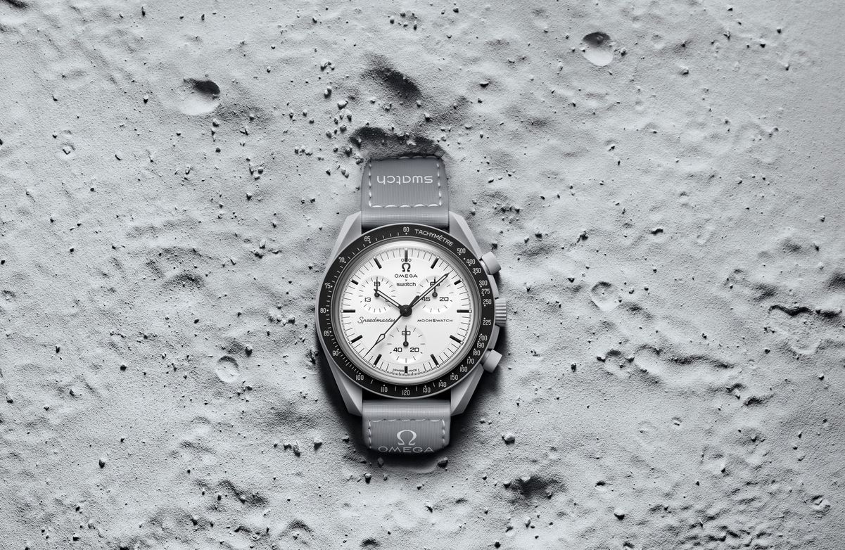Τo MoonSwatch αποτίει φόρο τιμής στην πιστοποίηση διαστημικής πτήσης του OMEGA Speedmaster το 1965