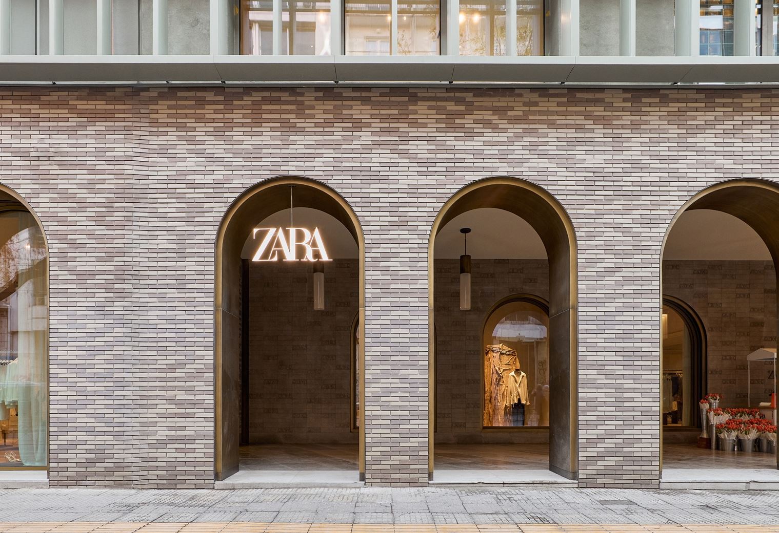 Η Zara αποκαλύπτει το νέο της κατάστημα στο εμβληματικό κτήριο του Μινιόν στην Αθήνα