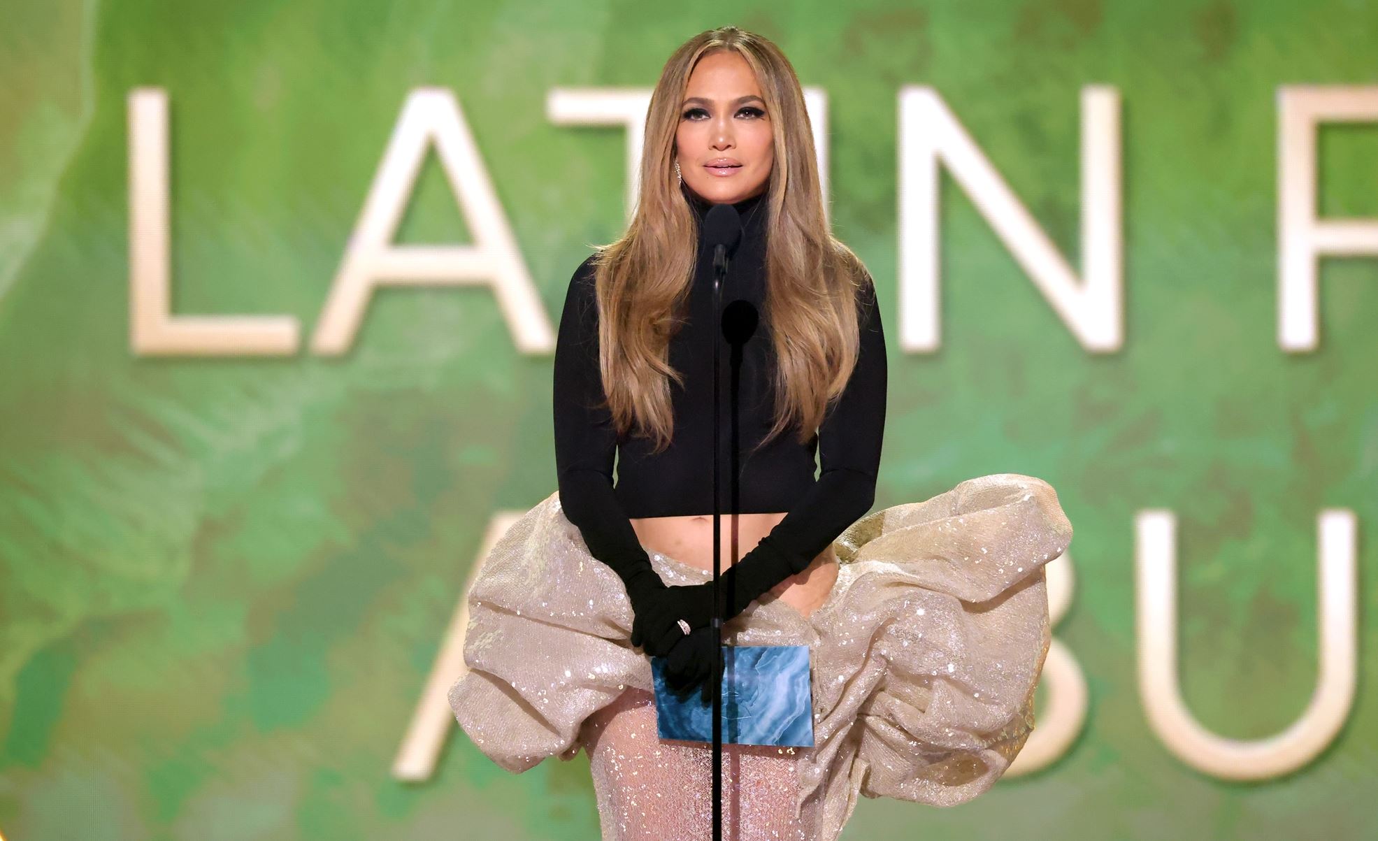 Το nude lip gloss που έκανε τα χείλη της Jennifer Lopez να δείχνουν πιο ζουμερά και καλοσχηματισμένα από ποτέ