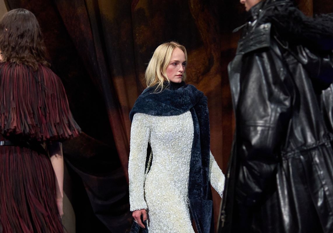 Burberry FW25: Ο Daniel Lee συνδύασε την κληρονομιά του οίκου με τη μόδα του αύριο