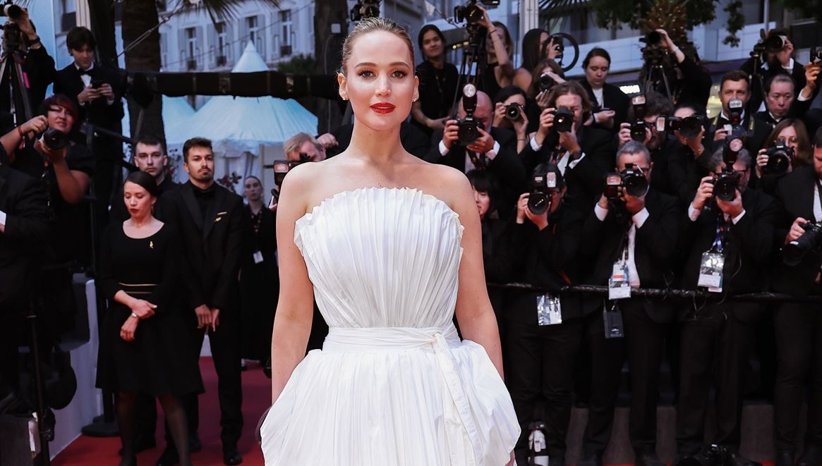 Κάννες 2025: Οι εντυπωσιακές εμφανίσεις της Jennifer Lawrence στο Φεστιβάλ Κινηματογράφου είχαν την υπογραφή του οίκου Dior