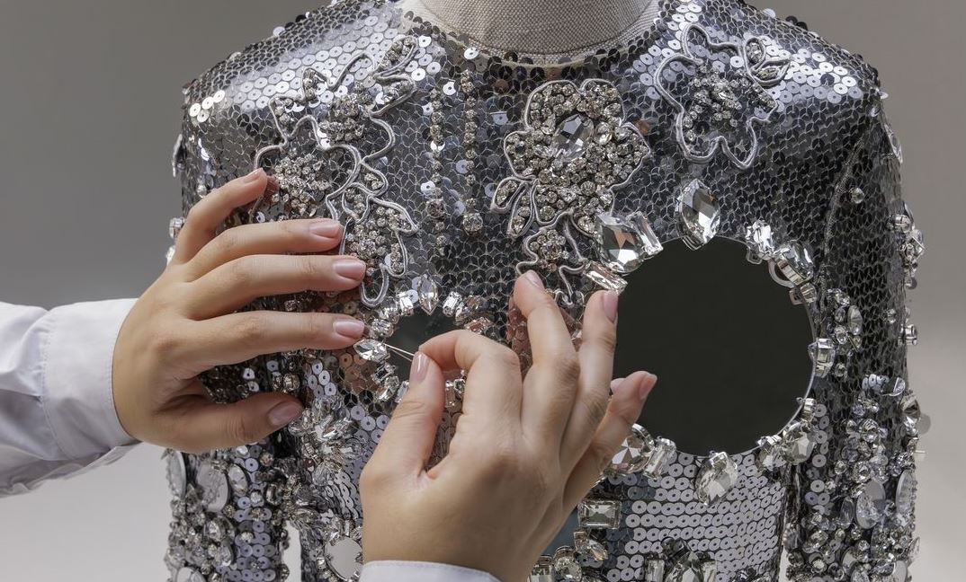 Made in Prada - Reflections of Craft: Ο αντικατοπτρισμός της τελειότητας