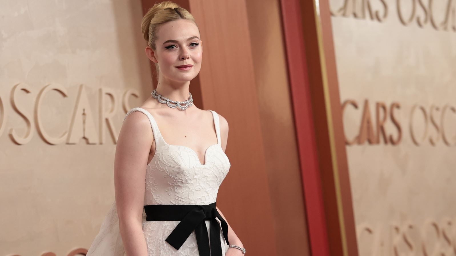 Old Hollywood: 7 stylish εμφανίσεις από τα Oscars που μας γύρισαν στο λαμπερό παρελθόν