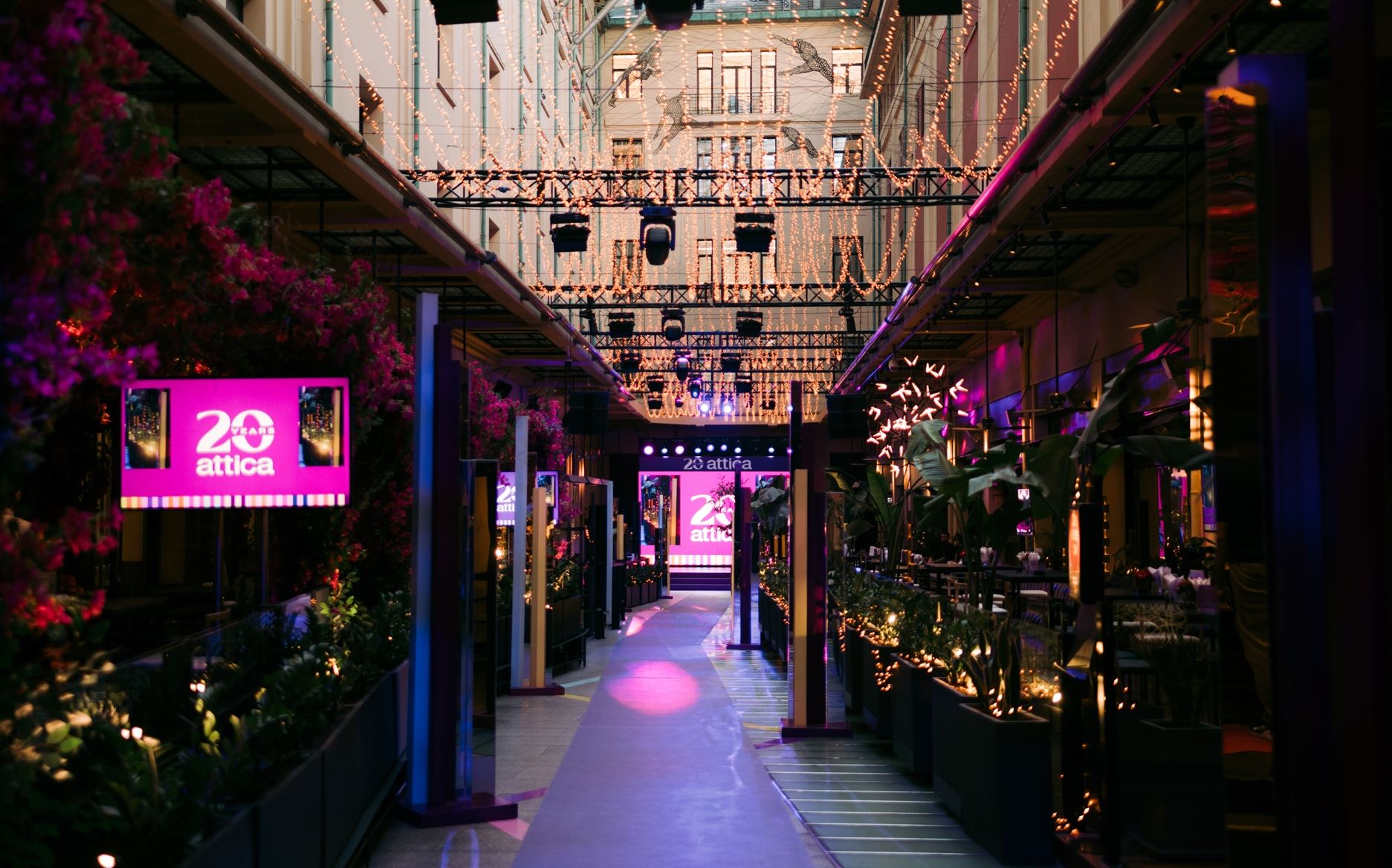 20 χρόνια attica: Ο απόλυτος fashion προορισμός ενθουσίασε το κέντρο της πόλης με μια μοναδική γιορτή μόδας!