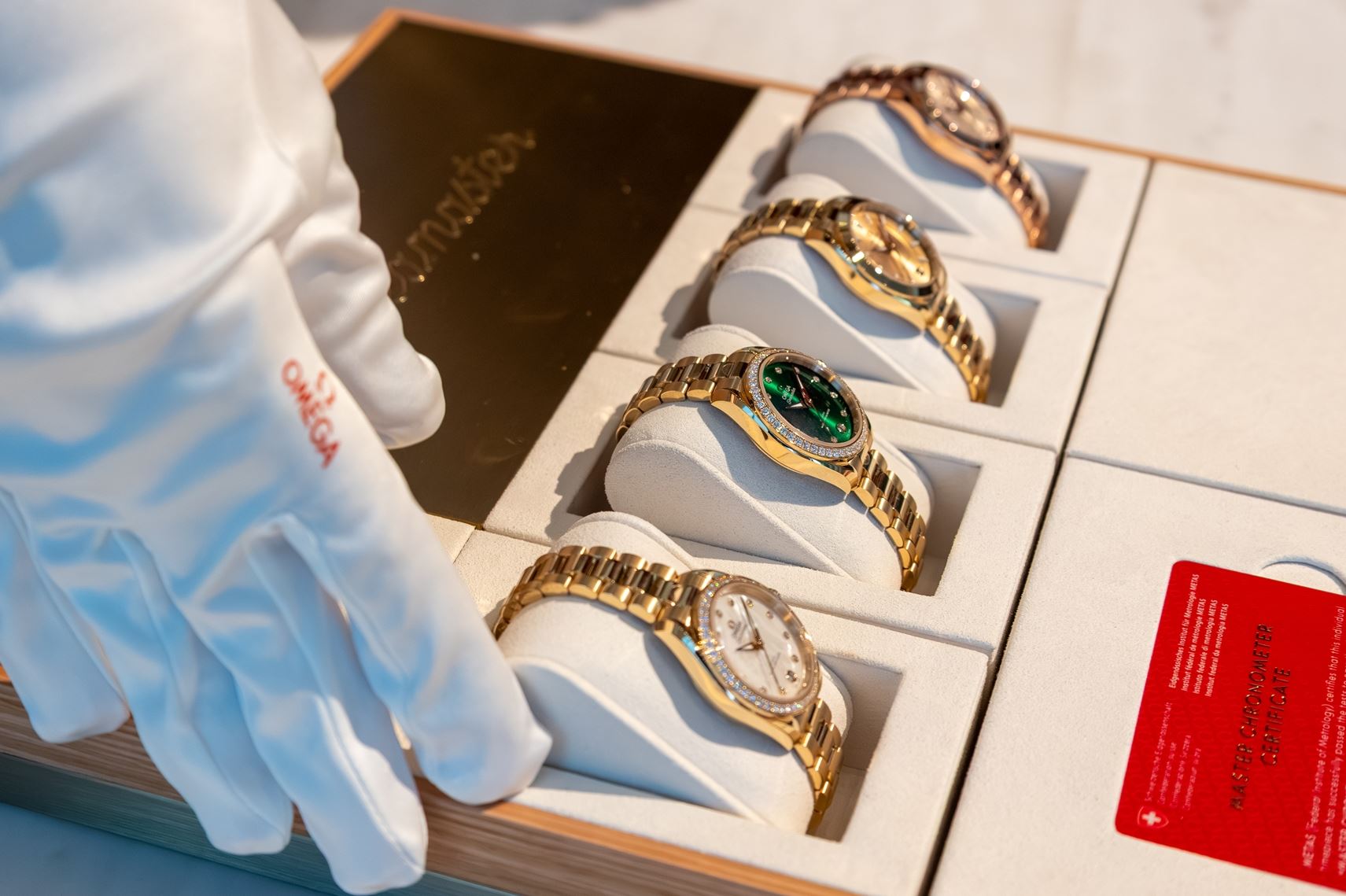 Aqua Terra 30mm: H OMEGA αποκάλυψε το "μικρό" μυστικό της στην Αθήνα