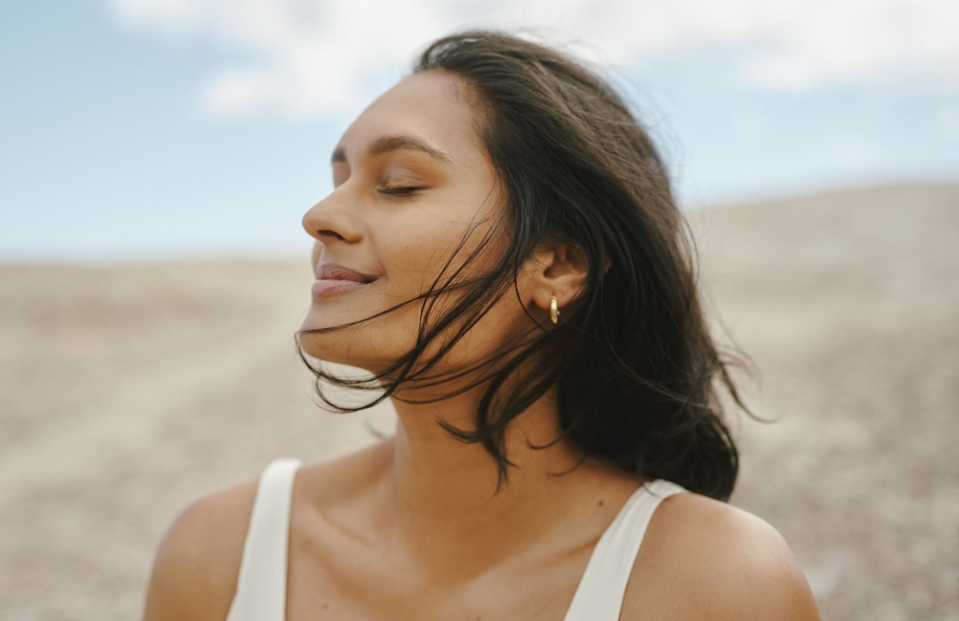 Καφέ κηλίδες μετά το καλοκαίρι; Όσα δεν πρέπει να κάνεις ώστε να μην τις επιδεινώσεις