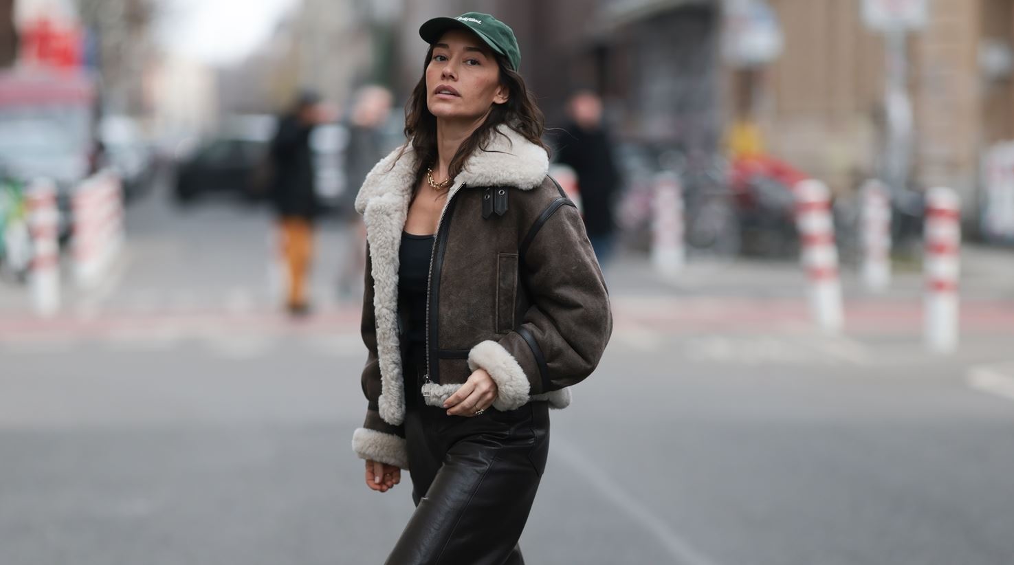5 δερμάτινα τζάκετ με γούνινες λεπτομέρειες για τις κουλ εμφανίσεις του 2026