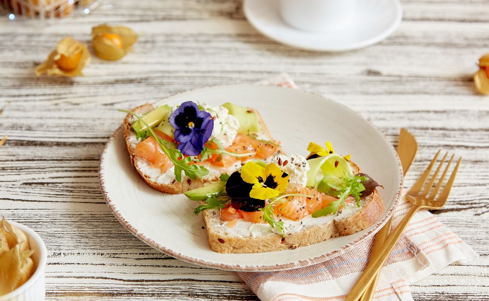 Βρώσιμα λουλούδια: Το νέο food trend που θα "απογειώσει" τη διατροφή σου