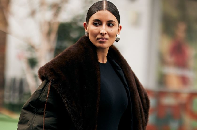 Αυτή η γούνα από Stradivarius είναι ό,τι πιο cozy θα φορέσεις τον χειμώνα