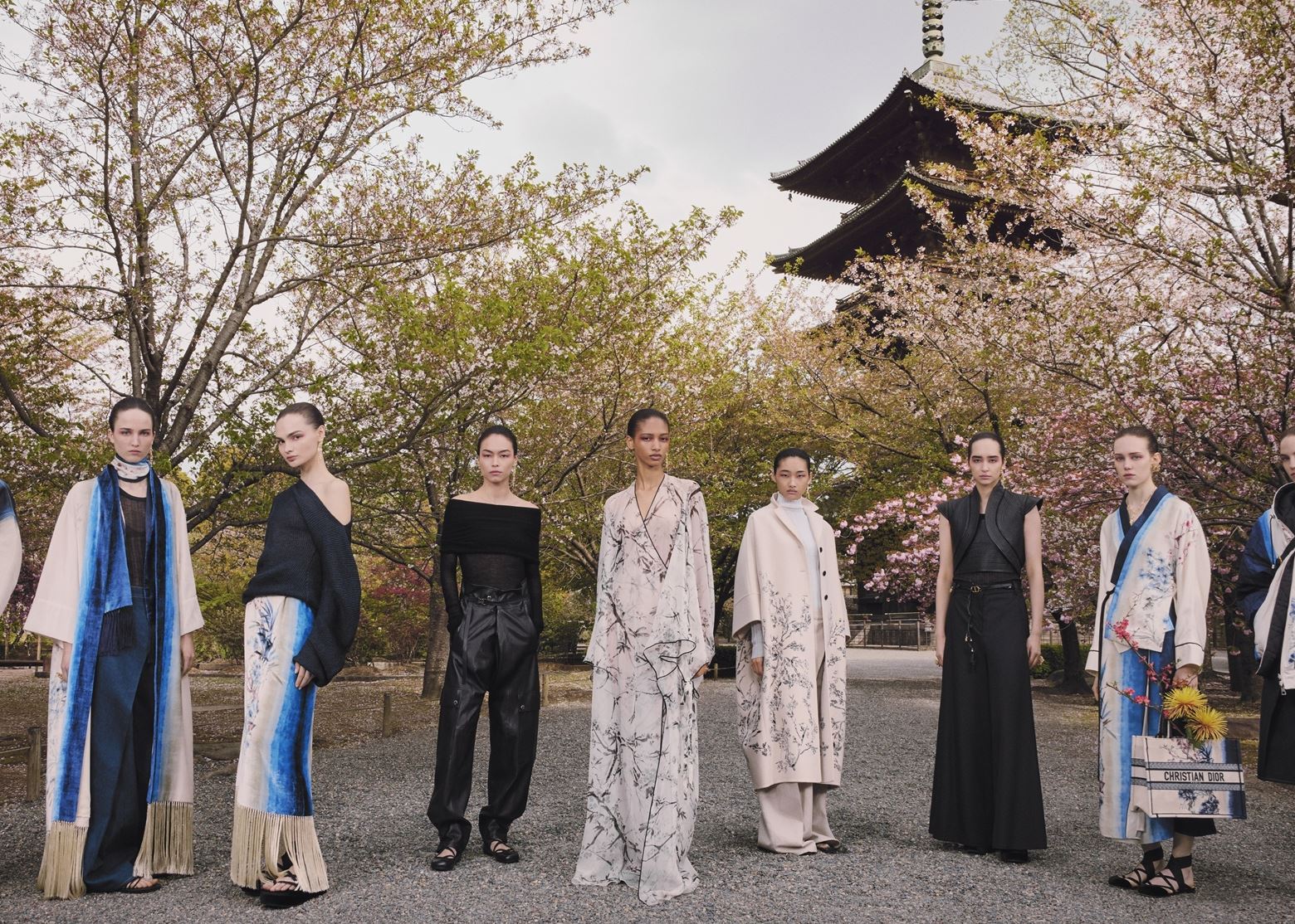 Dior Fall 2025: Όταν η μόδα συνομιλεί με την αρχιτεκτονική