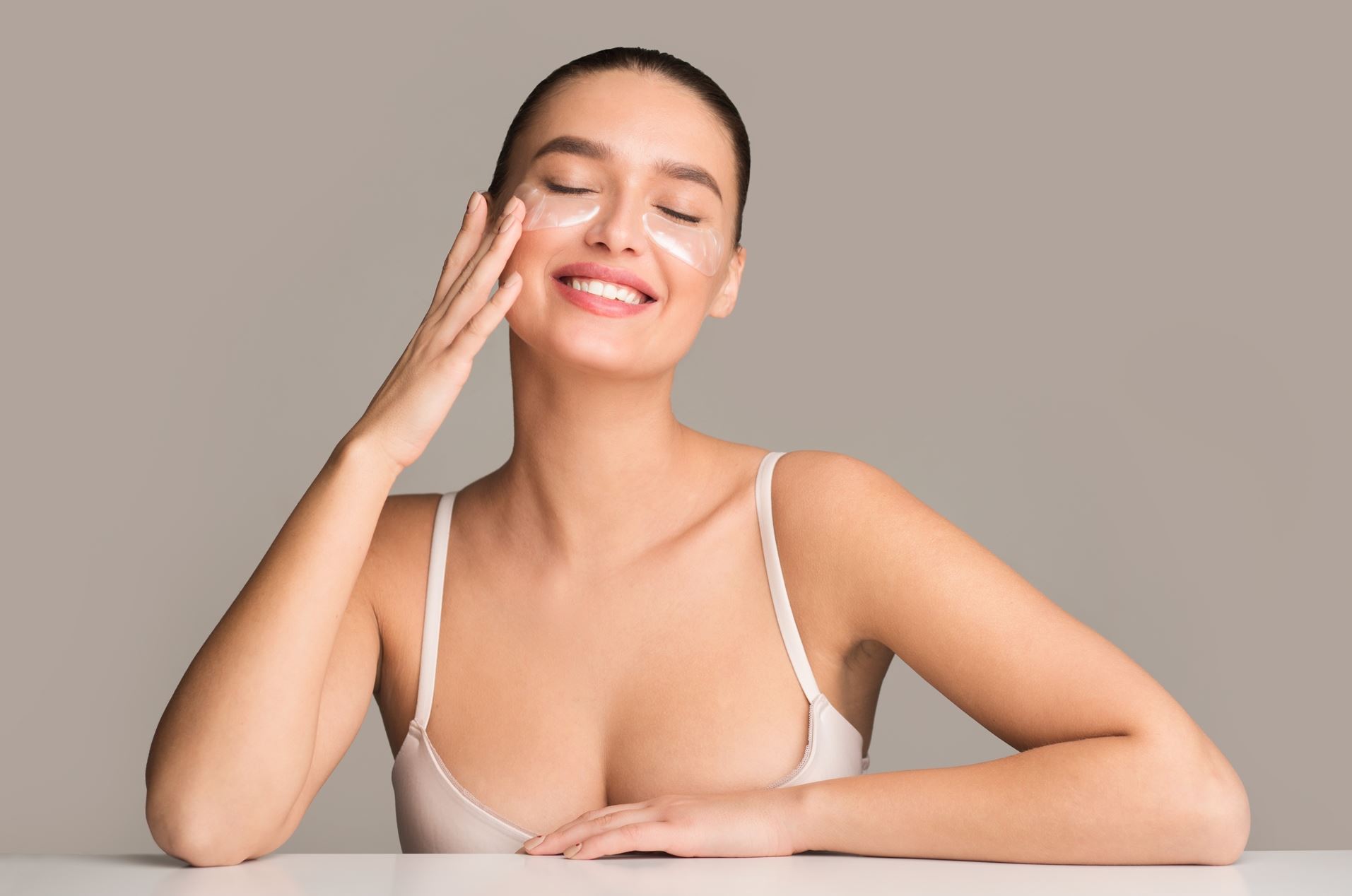 Αυτά τα eye-patches κολλαγόνου προσφέρουν πιο νεανικό και ξεκούραστο βλέμμα από ποτέ