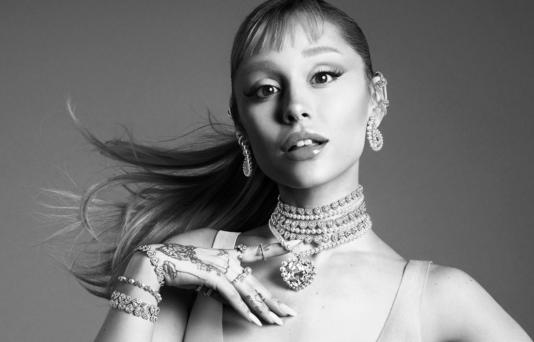 Ariana Grande x Swarovski Capsule Collection: Η νέα συλλογή γιορτάζει τη χαρά της αυτοέκφρασης, εμπνευσμένη από την αγάπη για τη μουσική