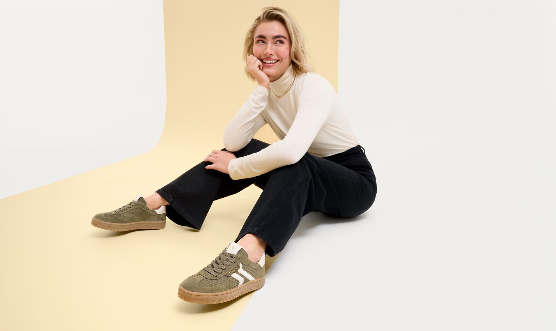 Αυτά τα ρετρό sneakers συνδυάζονται με κάθε look της ντουλάπας σου