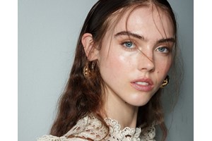 Chanel SS26: Ένα νέο σύμπαν όπου κυριαρχούν τα φυσικά hair & make up looks - εικόνα 6
