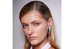 Κάν' το όπως η Demi Moore: Έτσι θα αποκτήσεις τα τέλεια ζυγωματικά - εικόνα 1